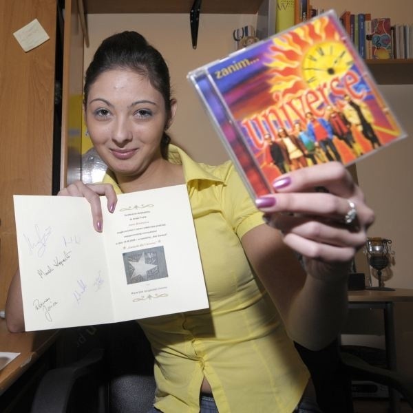 Anna Kostrzewa z Opola najpierw słuchała kaset "Universe", które należały do jej mamy. Teraz ma płyty, kolekcję autografów, w tym jeden na książeczce zdrowia.