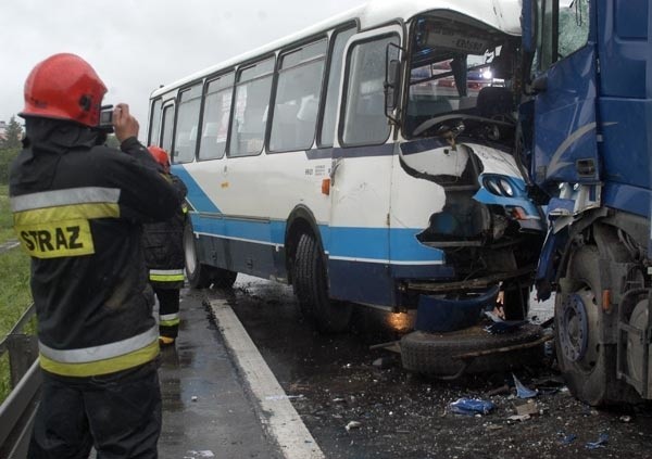 Zderzenie autobusu z ciezarówką...