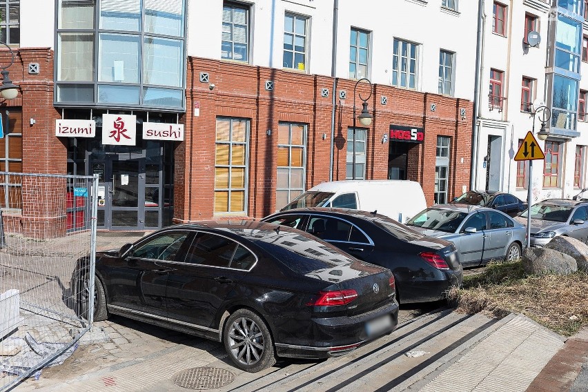 Pusty parking pod Trasą Zamkową w Szczecinie. Czy o to chodzi w Nowym Ładzie Parkingowym? Nasze obserwacje