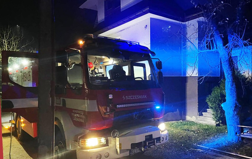 Pożar domu w Laskowej spowodowało zapalenie się sadzy w kominie