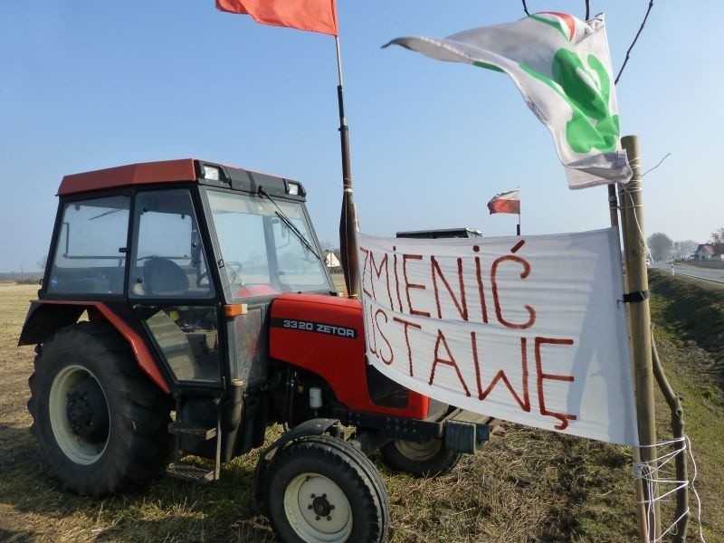 Protest rolników na drodze 252, koło Inowrocławia.