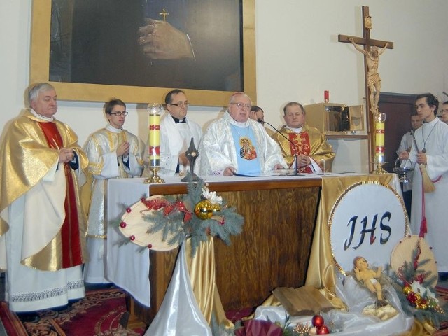 Wczoraj na wzgórzu św. Rocha na rzeszowskim osiedlu Słocina ks. bp. Kazimierz Górny poświęcił kaplicę pw. bł. ks. Władysława Findysza, jednocześnie erygując nową parafię. W przyszłości w tym miejscu powstanie kościół, do którego należeć ma część mieszkańców Słociny, Matysówki i Chmielnika.