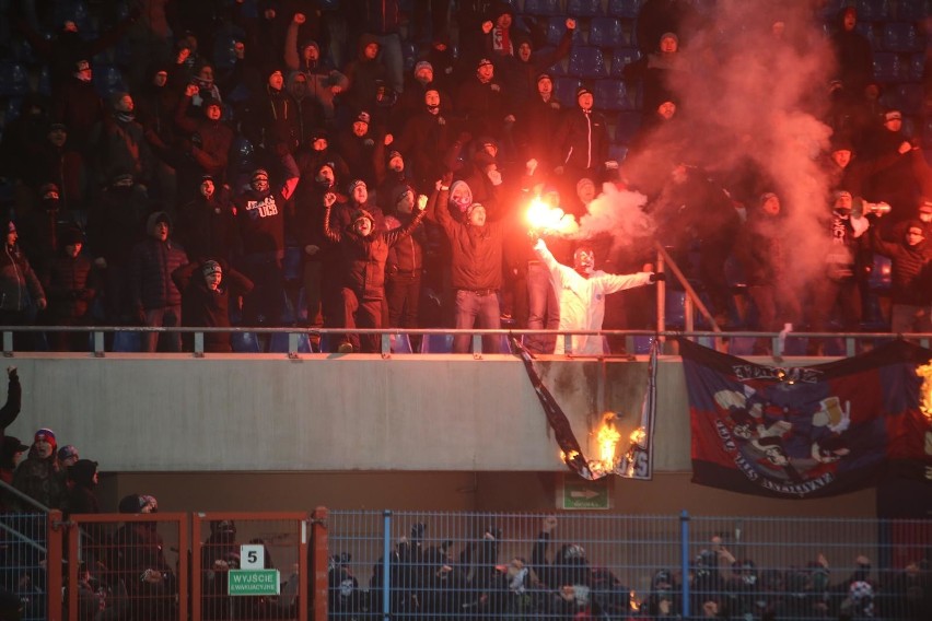 Zadyma na meczu Piast Gliwice - Górnik Zabrze