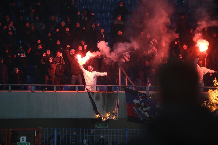 Zadyma na meczu Piast Gliwice - Górnik Zabrze