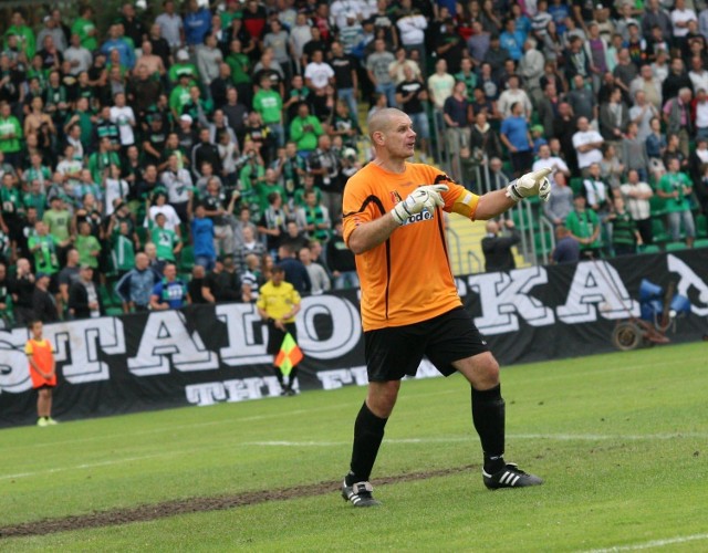 Bramkarz Stali Stalowa Wola, Tomasz Wietecha, liczy na wsparcie kibiców "Stalówki&#8221; w derbowym meczu z Siarką Tarnobrzeg.