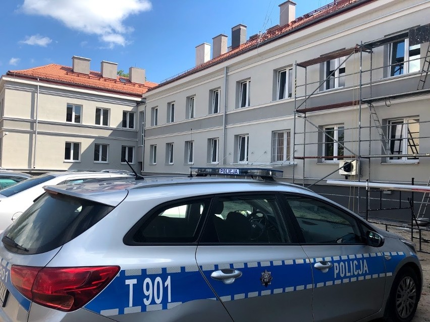 Trwa remont Komendy Powiatowej Policji w Piszu. Zobacz zdjęcia przed i po