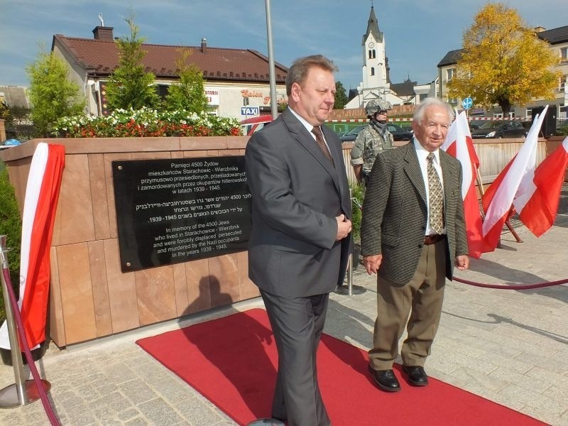 Pamiątkową tablicę ku czci wymordowanych 4,5 tysiąca...