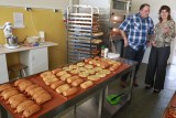 Dzień Chleba w „Spożywczaku” - warsztaty kształtowania chałek i degustacje pieczywa GALERIA ZDJEC