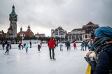 Do trzech razy sztuka! Lodowisko przy molo w Sopocie w końcu ruszyło! Sprawdź ceny biletów i godziny otwarcia