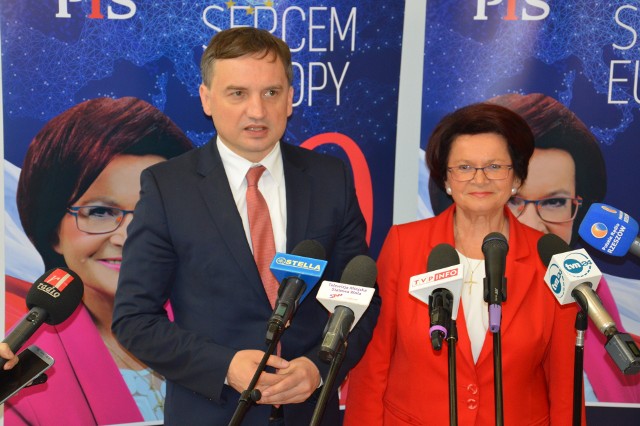 Minister Sprawiedliwości Zbigniew Ziobro i promowana przez niego na europosła Maria Kurowska