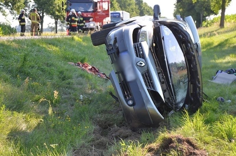 Czołowe zderzenie w Wielęcinie w pow. wyszkowskim. Sześć osób zabrano do szpitala. 26.07.2020. Zdjęcia