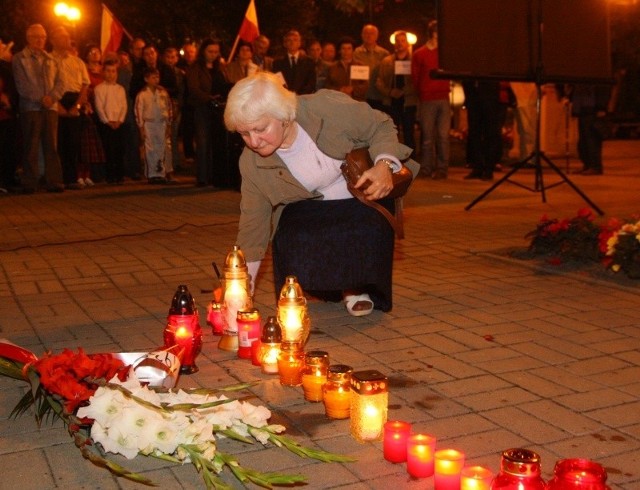 Wieczorną uroczystość w 73. rocznicę sowieckiej agresji zorganizowali Młodzi Konserwatyści i Solidarna Polska.