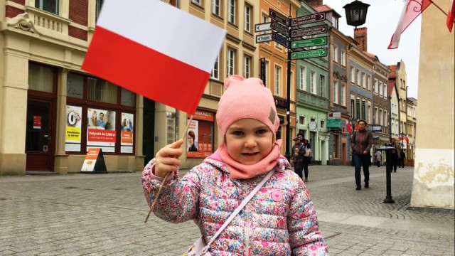 Flagi szczególnie przypadły do gustu dzieciom.