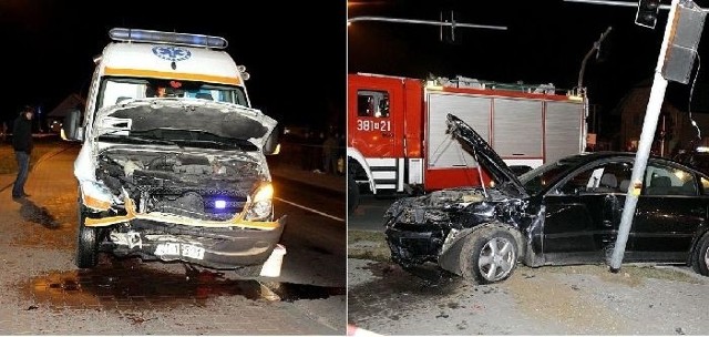 Volkswagen passat odbił się od ambulansu i uderzył w słupek sygnalizatora świetlnego.