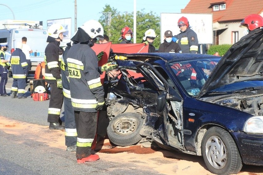 Poważny wypadek pod Selgrosem w Długołęce. Jedna osoba nie żyje