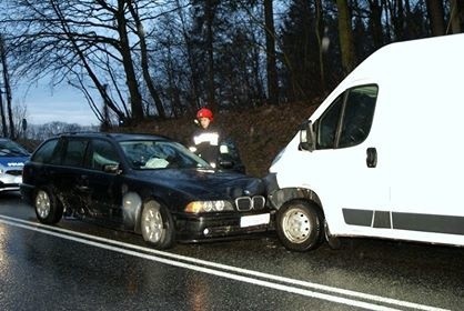 Poważny wypadek pod Brzezinami [zdjęcia]