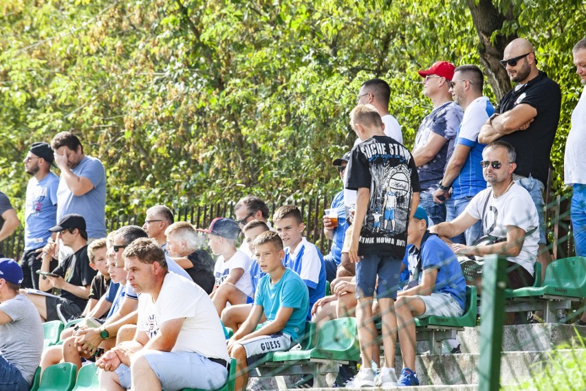 Hutnik Kraków. Kibice beniaminka II ligi na inauguracyjnym meczu z GKS-em Katowice [ZDJĘCIA]