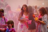 Święto Holi – Festiwal Kolorów w Bukownie. Kolorowe chmury spowiły centrum miasta. Zobacz ZDJĘCIA