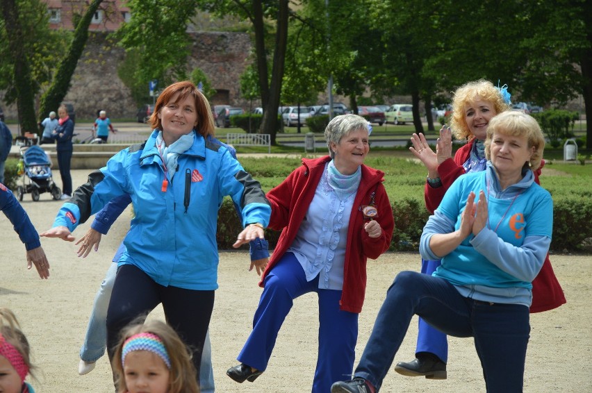 Zumba w wykonaniu pań z Uniwersytetu Trzeciego Wieku