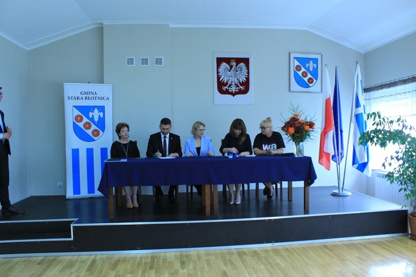 Są pieniądze dla szkół i biblioteki w gminie Stara Błotnica. To dotacje z budżetu państwa 