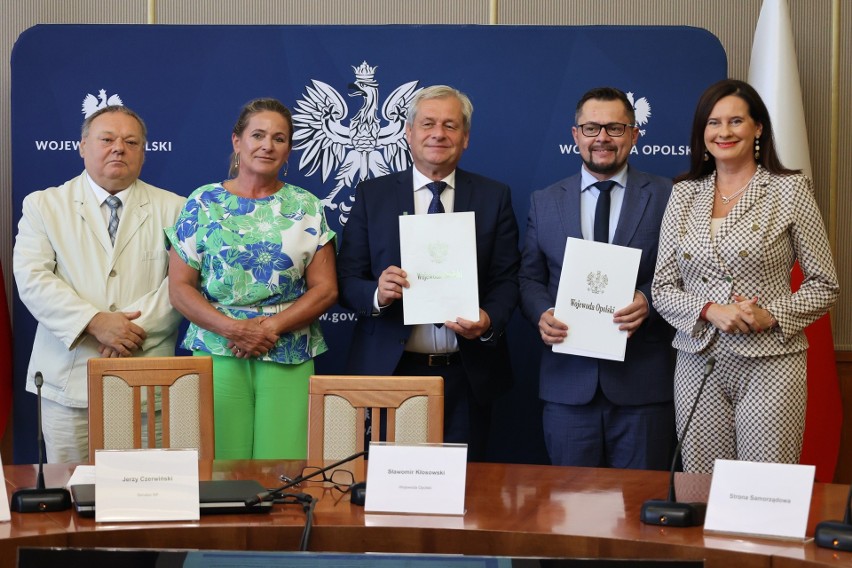 W piątek (8.09) siedem gmin podpisało w Urzędzie Wojewódzkim...