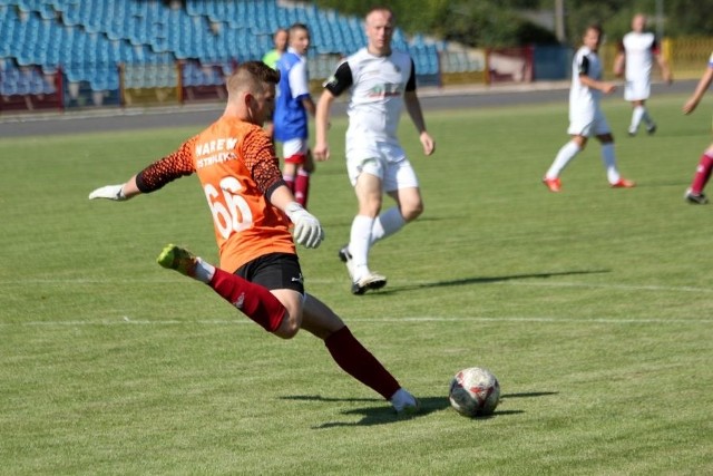 Piłkarze ostrołęckiej Narwi po raz drugi z rzędu stracili dziewięć bramek.