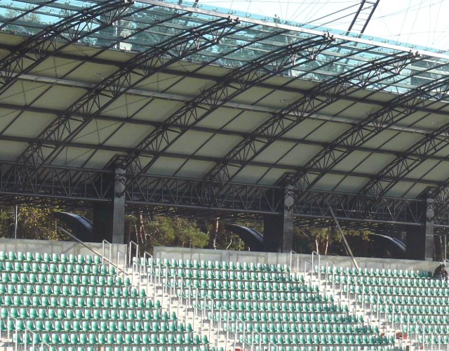 Na nowej trybunie na stadionie w Stalowej Woli kibice będą mogli zasiąść jeszcze podczas środowego meczu z Rakowem Częstochowa. Ale co dalej?