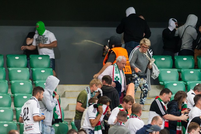 Zadyma na meczu Legia - Borussia