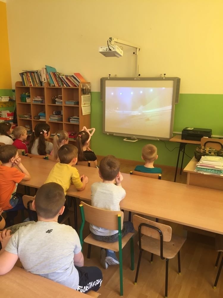 Dzięki aktywności rodziców Szkoła Podstawowa w Mniszowie ma interaktywną tablicę