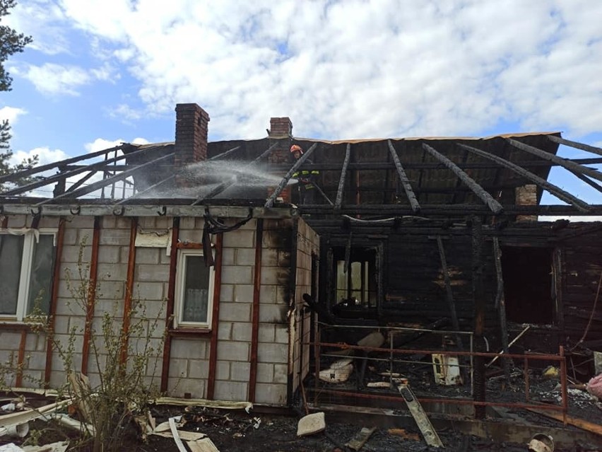 Pożar domu w gminie Secemin. Spłonęła znaczna część budynku (ZDJĘCIA)