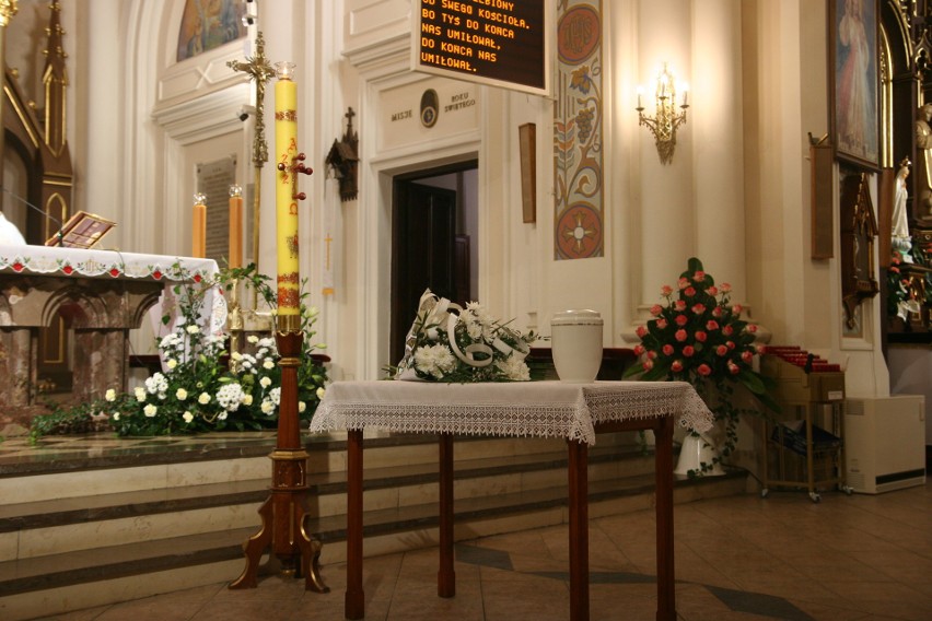 Pogrzeb dzieci utraconych w Ostrowi Mazowieckiej. 9.10.2021 rodziny pożegnały swoje dzieci, które zmarły przed narodzeniem. Zdjęcia