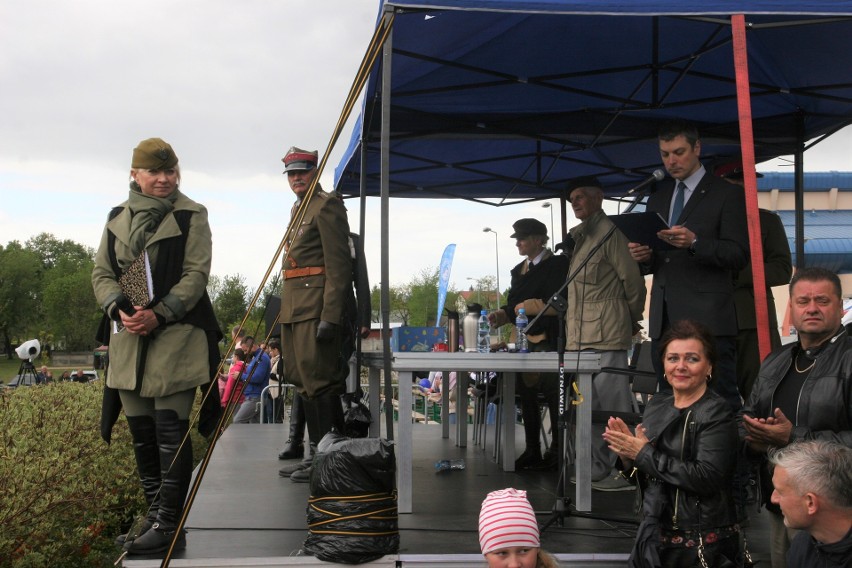 Zawody hippiczne w Ostrowi Mazowieckiej. Zawody zorganizowano w ramach VI Święta Rotmistrza Pileckiego 14.05.2022. Zdjęcia