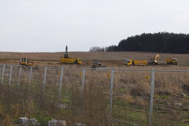 W poniedziałek odbyła się kontrola dróg dojazdowych do powstającej fabryki Bros. To skutek petycji, którą wysłali do starostwa powiatowego niezadowoleni mieszkańcy Kicina.