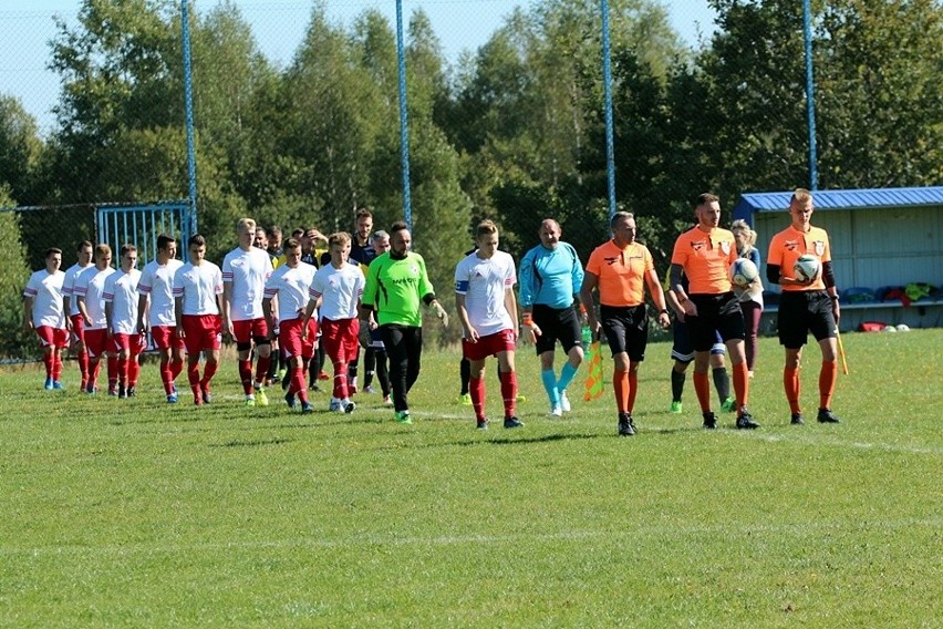 Na kwiecistej łące w Łącznej B-klasowe derby powiatu na remis. ULKS Łączna podzielił się punktami z rezerwami Granatu Skarżysko-Kamienna