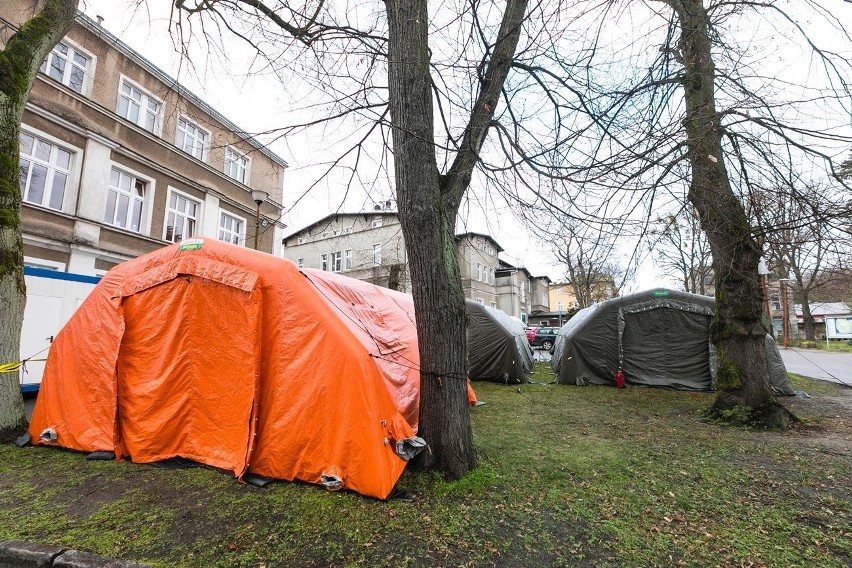 Koronawirus w Szczecinie. Szpital przy Arkońskiej przygotowuje się na każdy scenariusz. Prognozy nie są optymistyczne