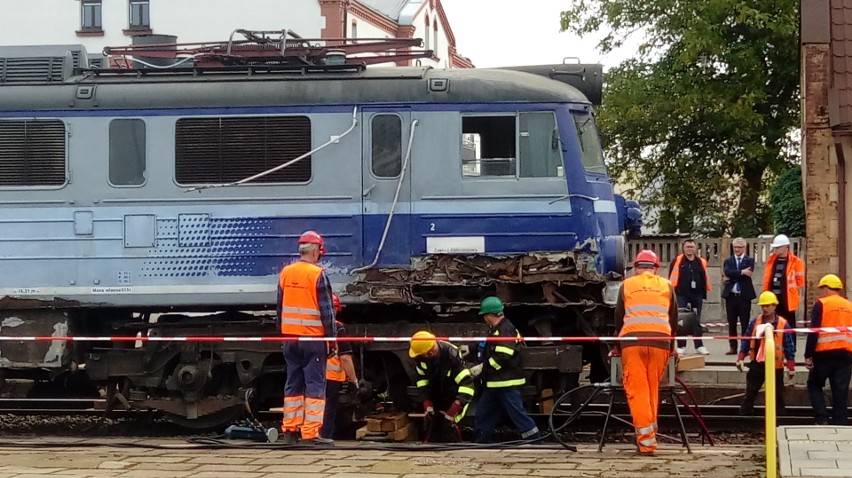 Śledztwo w sprawie katastrofy kolejowej w Smętowie: „spowodowanie katastrofy w ruchu lądowym” 