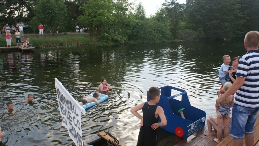 Był m.in. rower wodny i samochód policyjny.