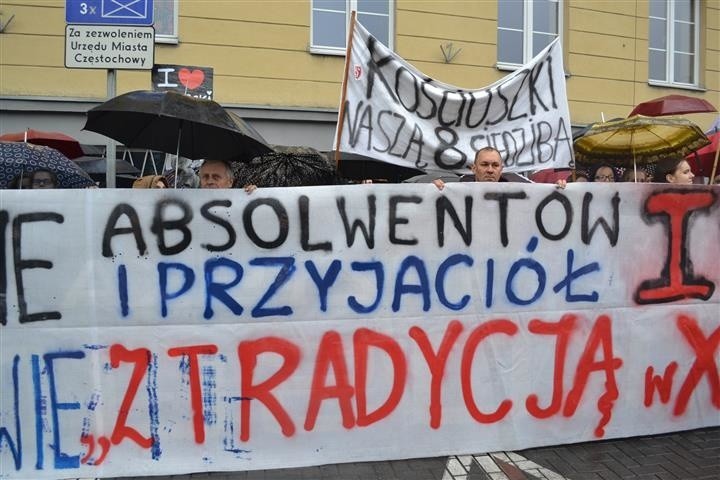 Częstochowa: Protest w obronie I Liceum Ogólnokształcącego...