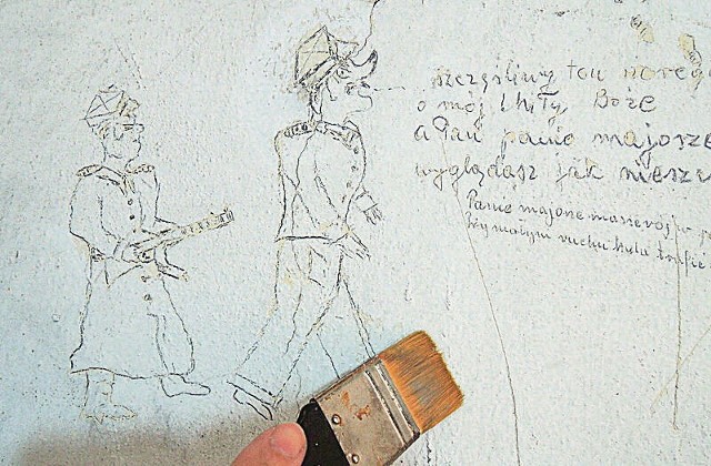Jeden z oczyszczonych rysunków, które odnaleziono na ścianach dawnych cel aresztu śledczego Informacji Wojskowej przy ulicy Józefitów w Krakowie