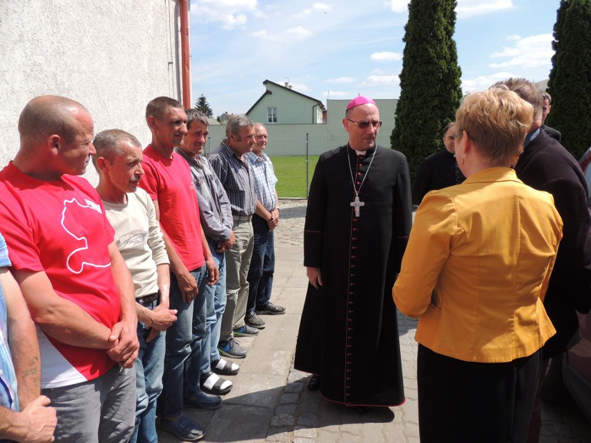 Podczas wizytacji parafii Zwiastowania NMP, prymas Polski...