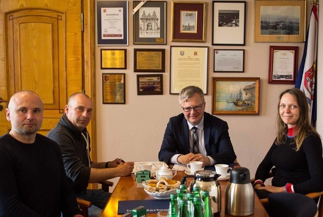 Umowę na nowe nasadzenia drzew i krzewów na Wyspie Łososiowej już podpisano. Prace potrwają do 12 lipca tego roku.