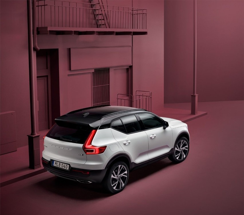 Volvo XC40...