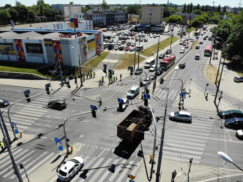 Policjanci sprawdzali się w umiejętnościach w kierowania...