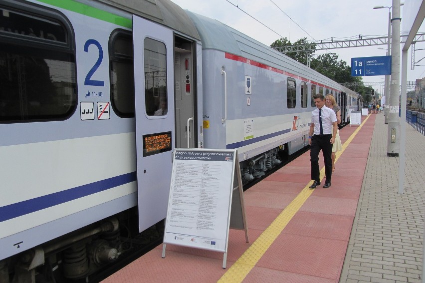 Część wagonów z jakich składają się pociągi spółki PKP IC...