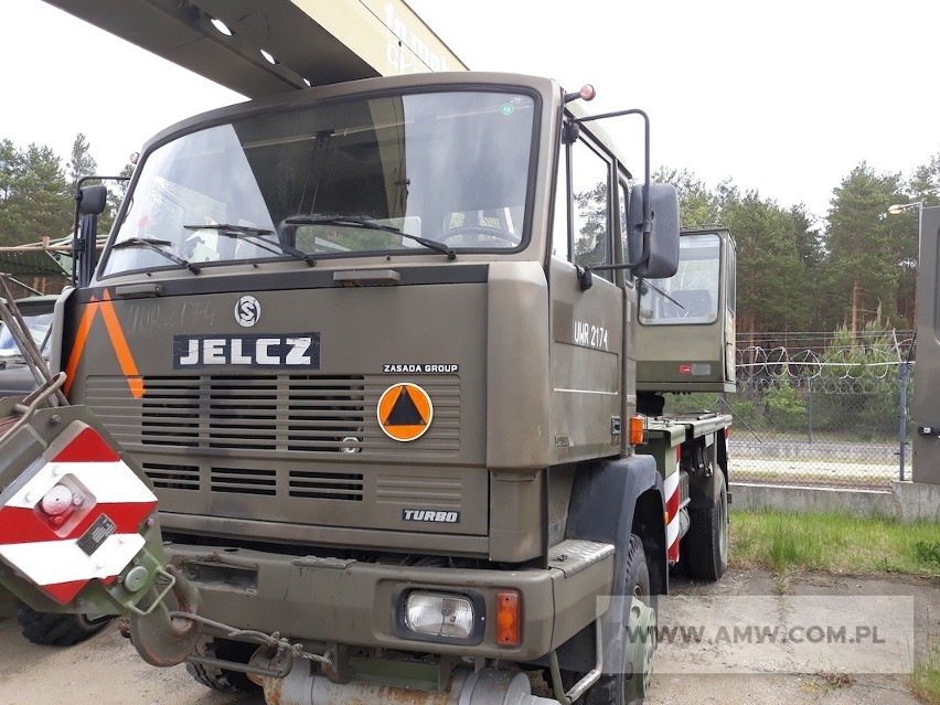 Samochód ciężarowy JELCZ P-442 z żurawiem DST 0105 (udźwig...
