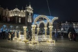 Kraków przystroił się na Boże Narodzenie. Świąteczne iluminacje rozświetliły Stare Miasto