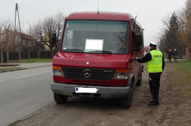 Szydłowiecka policja kontrolowała przewoźników na drogach powiatowych.