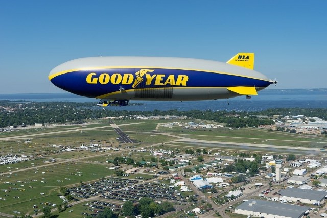 Sterowiec Goodyear Blimp to półsztywny zeppelin, który jest największym tego typu modelem na świecie.