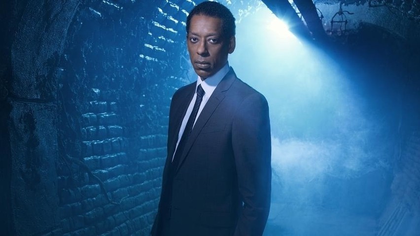 Frank Irving (Orlando Jones)...