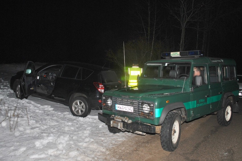 Straż Graniczna z Rutki Tartak odzyskała kradzione toyoty o wartości 155 tys. zł. (zdjęcia)